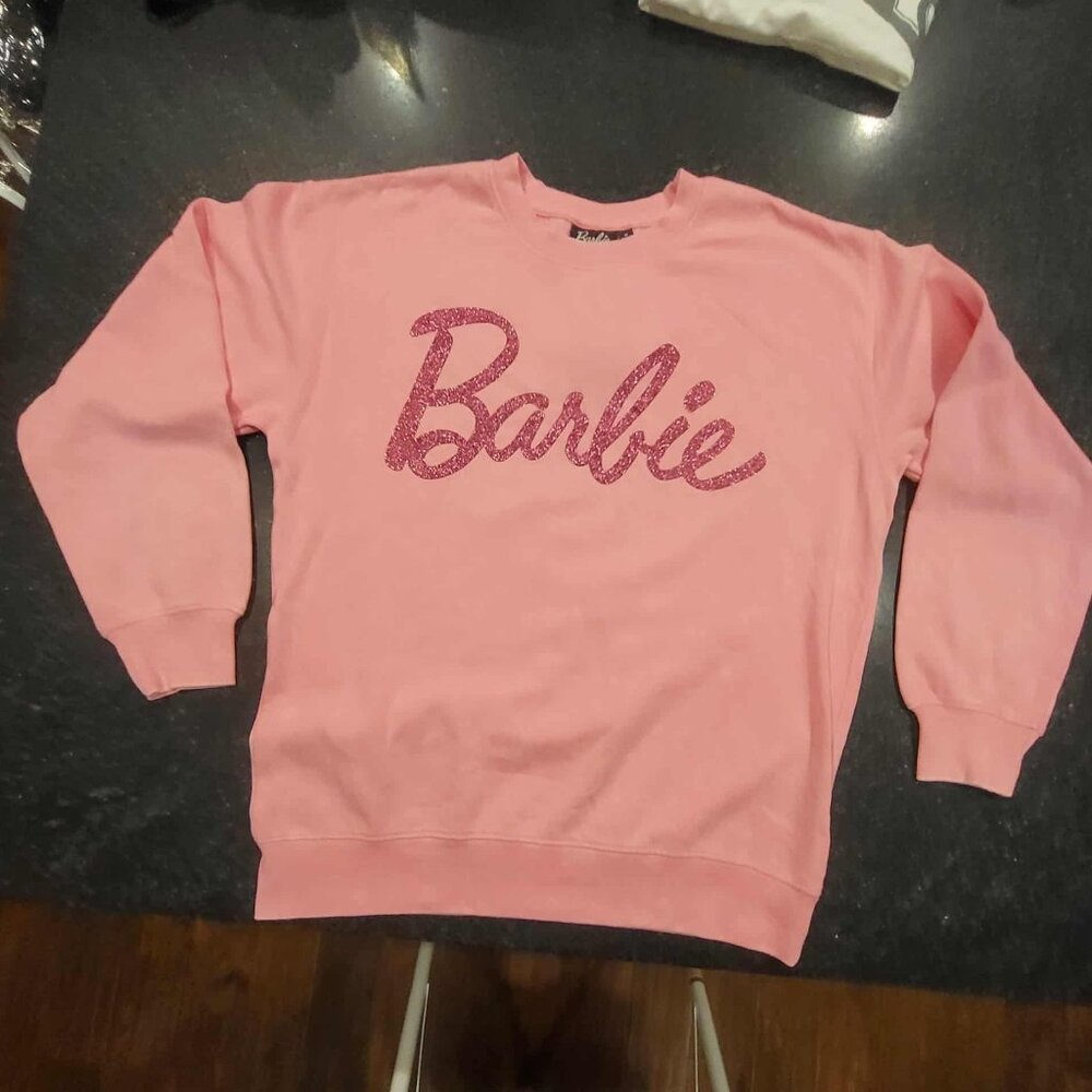 NWT Barbie Vintage LOGO Pink Sweatshirt women’s size M